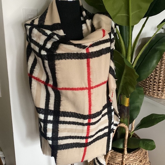 Gorgeous Warm Blanket Scarf Wrap - Picture 4 of 5